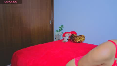 Snapshot of yuziidreams chatting on 10-11-25, 09:57 yuzii Im new to these pages so I hope you guys are kind to me. online show from 10-11-25, 09:57