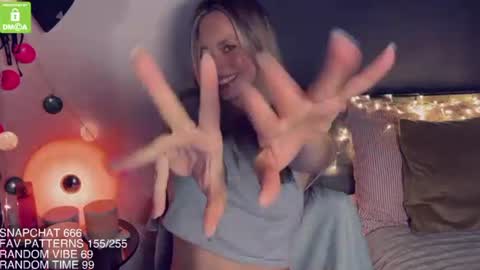 The Queen Bitch of the United Kingdom online show from 08-05-26, 05:43