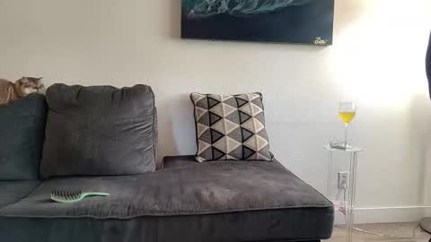 Yvonne online show from 12-15-25, 09:30