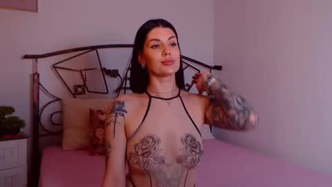 Snapshot of yvonneeverlee chatting on 02-19-26, 09:55 I V Y online show from 02-19-26, 09:55