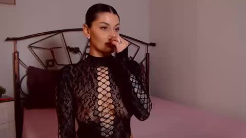 I V Y   online show from 04-03-26, 07:34