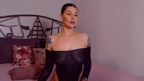 I V Y   online show from 04-22-26, 09:27