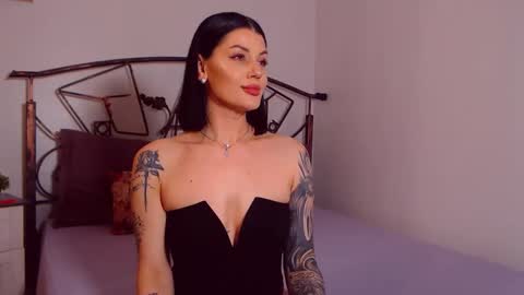 Snapshot of yvonneeverlee chatting on 04-27-26, 08:07 I V Y online show from 04-27-26, 08:07