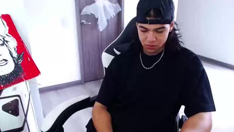 Snapshot of zackss_player chatting on 10-15-25, 08:20 zackss_player online show from 10-15-25, 08:20