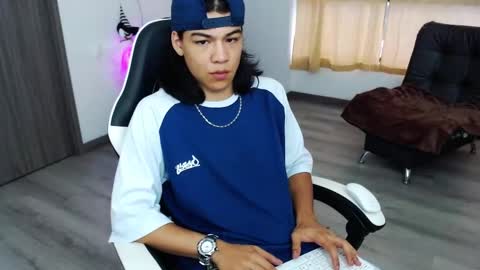 Snapshot of zackss_player chatting on 10-22-25, 07:57 zackss_player online show from 10-22-25, 07:57