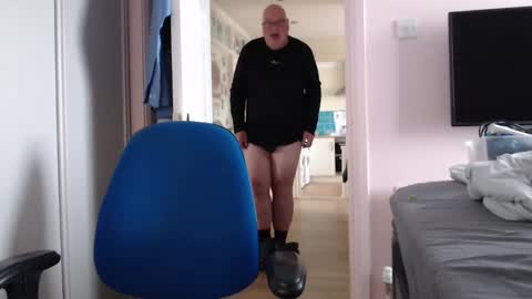 Snapshot of zacsmithuk chatting on 02-06-25, 10:37 Zac Smitj online show from 02-06-25, 10:37