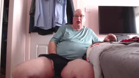 Snapshot of zacsmithuk chatting on 09-16-25, 02:40 Zac Smitj online show from 09-16-25, 02:40