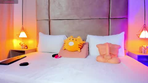 Snapshot of zafiro11_ chatting on 02-23-26, 12:02 Zafiro online show from 02-23-26, 12:02