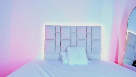 Snapshot of zafiro__brown chatting on 10-24-25, 09:06 Zafiro Brown online show from 10-24-25, 09:06