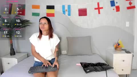 Snapshot of zafiro_n_amber chatting on 07-05-26, 12:56 Zafiro and Amber online show from 07-05-26, 12:56