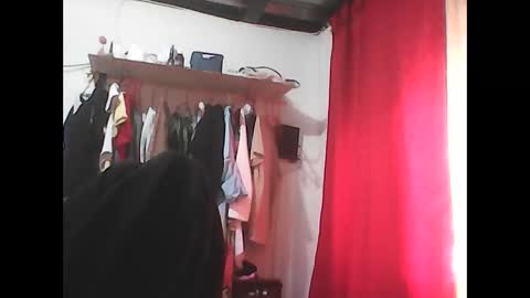 Zafiro online show from 11-28-25, 01:14