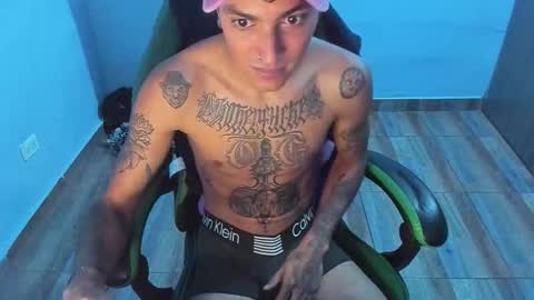 Snapshot of zafirocum chatting on 11-27-25, 02:30 BiG Zafiro online show from 11-27-25, 02:30