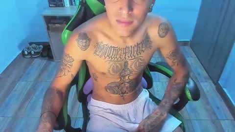 Snapshot of zafirocum chatting on 12-03-25, 12:03 BiG Zafiro online show from 12-03-25, 12:03