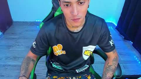Snapshot of zafirocum chatting on 05-03-26, 12:55 BiG Zafiro online show from 05-03-26, 12:55