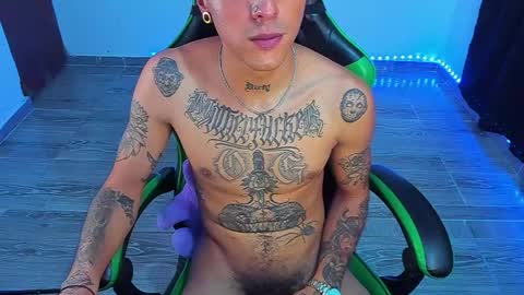 Snapshot of zafirocum chatting on 05-16-26, 01:02 BiG Zafiro online show from 05-16-26, 01:02