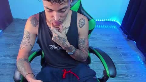 Snapshot of zafirocum chatting on 05-27-26, 12:46 BiG Zafiro online show from 05-27-26, 12:46
