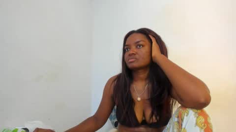 Snapshot of zamara__ chatting on 02-26-25, 03:19 Zamara online show from 02-26-25, 03:19