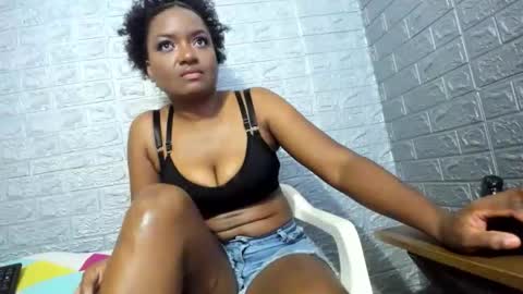 Snapshot of zamara__ chatting on 11-13-25, 02:10 Zamara online show from 11-13-25, 02:10