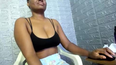 Snapshot of zamara__ chatting on 11-18-25, 11:25 Zamara online show from 11-18-25, 11:25