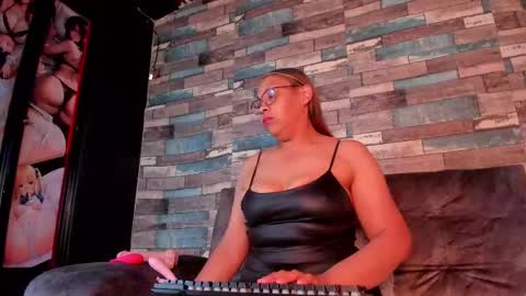 Snapshot of zamariah chatting on 01-07-26, 03:42 Danna online show from 01-07-26, 03:42