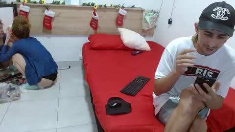 Snapshot of zammu_1992_ chatting on 12-17-24, 07:48 Zamu online show from 12-17-24, 07:48