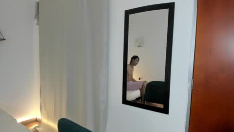 Snapshot of zammu_1992_ chatting on 02-14-25, 02:07 Zamu online show from 02-14-25, 02:07