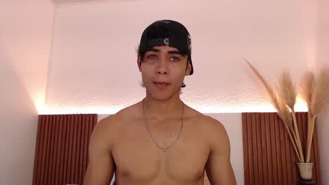 Snapshot of zander_2120 chatting on 12-05-24, 02:11 Zander online show from 12-05-24, 02:11