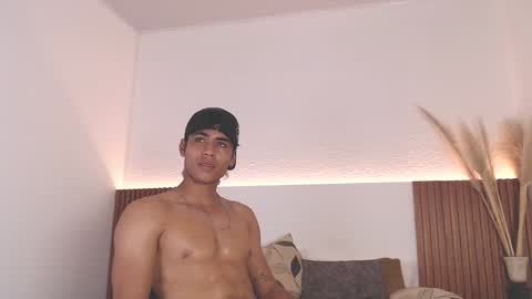 Snapshot of zander_2120 chatting on 12-11-24, 04:53 Zander online show from 12-11-24, 04:53