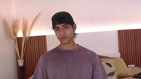 Snapshot of zander_2120 chatting on 12-12-24, 01:28 Zander online show from 12-12-24, 01:28