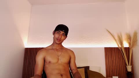 Snapshot of zander_2120 chatting on 12-14-24, 04:52 Zander online show from 12-14-24, 04:52