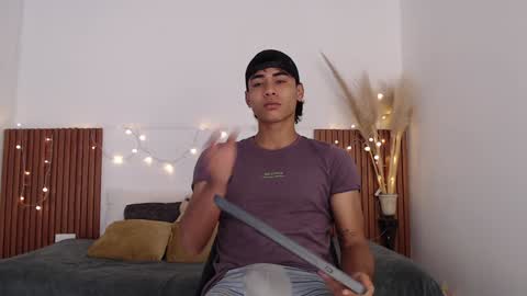 Snapshot of zander_2120 chatting on 12-29-24, 01:06 Zander online show from 12-29-24, 01:06