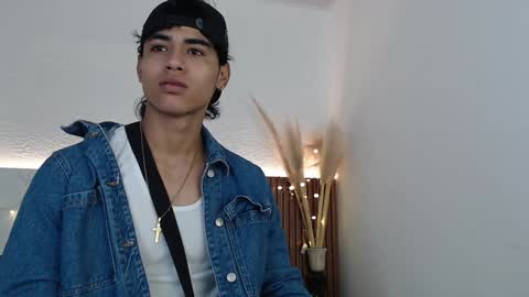 Snapshot of zander_2120 chatting on 01-04-25, 12:38 Zander online show from 01-04-25, 12:38