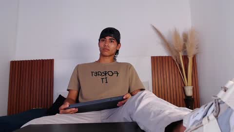 Snapshot of zander_2120 chatting on 01-16-25, 05:01 Zander online show from 01-16-25, 05:01