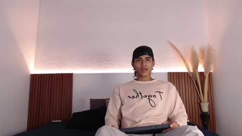 Snapshot of zander_2120 chatting on 01-17-25, 01:56 Zander online show from 01-17-25, 01:56