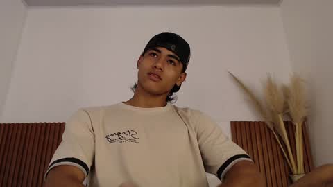 Snapshot of zander_2120 chatting on 01-24-25, 03:55 Zander online show from 01-24-25, 03:55