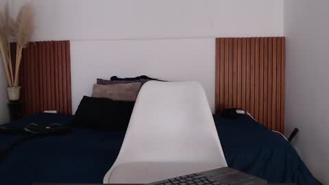 Snapshot of zander_2120 chatting on 02-07-25, 01:22 Zander online show from 02-07-25, 01:22