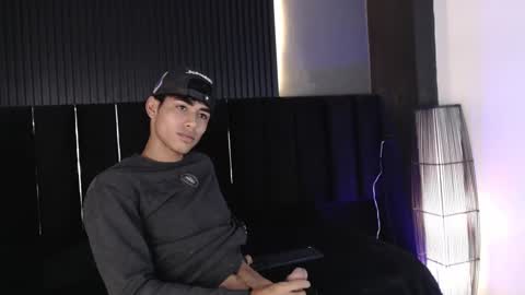Snapshot of zander_2120 chatting on 03-01-25, 12:28 Zander online show from 03-01-25, 12:28