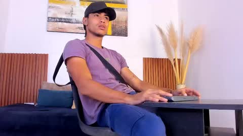 Snapshot of zander_2120 chatting on 09-19-25, 01:56 Zander online show from 09-19-25, 01:56
