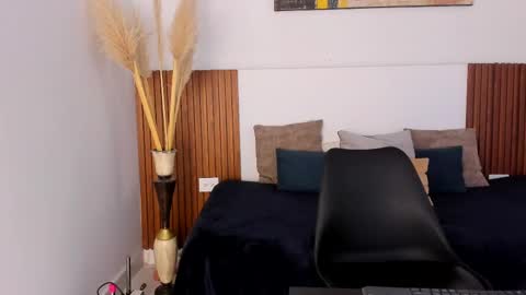 Snapshot of zander_2120 chatting on 09-20-25, 01:12 Zander online show from 09-20-25, 01:12