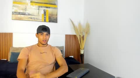 Snapshot of zander_2120 chatting on 10-08-25, 12:47 Zander online show from 10-08-25, 12:47