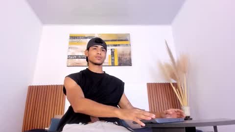 Snapshot of zander_2120 chatting on 10-18-25, 01:45 Zander online show from 10-18-25, 01:45
