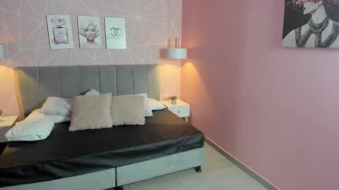 Snapshot of zara__sweet chatting on 12-20-25, 01:40 Zara Sweet online show from 12-20-25, 01:40