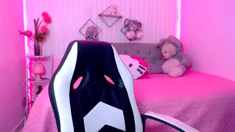 Snapshot of zara_cute18 chatting on 04-24-26, 12:18 Zara online show from 04-24-26, 12:18