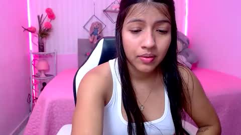 Snapshot of zara_cute18 chatting on 04-25-26, 01:41 Zara online show from 04-25-26, 01:41