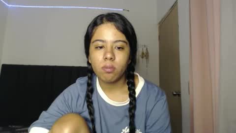 Snapshot of zarah_v chatting on 05-22-26, 10:54 Fernanda online show from 05-22-26, 10:54