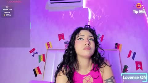 Snapshot of zarahfoster chatting on 06-15-26, 07:27 online show from 06-15-26, 07:27