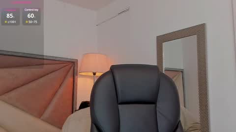 Zara Lim  online show from 03-11-25, 12:06