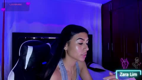 Zara Lim  online show from 11-22-25, 04:06