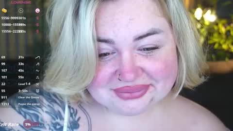 Snapshot of zarareign_ chatting on 10-30-25, 02:18 Lola online show from 10-30-25, 02:18