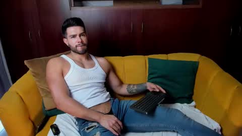 Snapshot of zarekfox chatting on 10-04-25, 02:26 Zarek online show from 10-04-25, 02:26